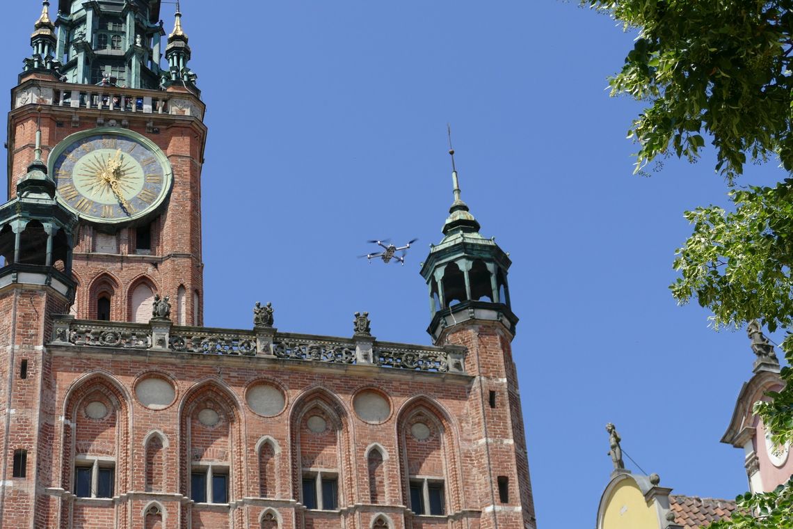 dron namierzy nielegalnych handlarzy w Gdańsku