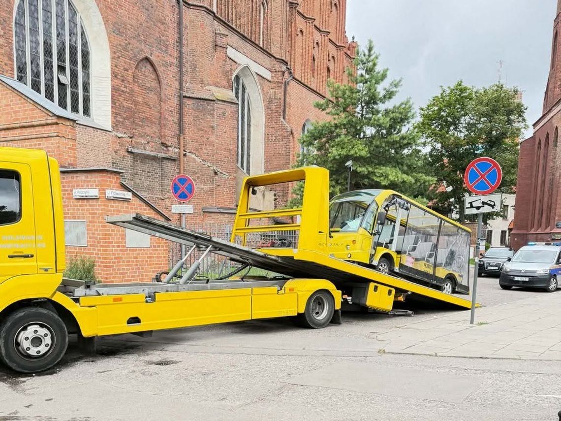 Strażnicy znów wzięli się na meleksy. 14 mandatów, holowanie i... ucieczka kierowcy