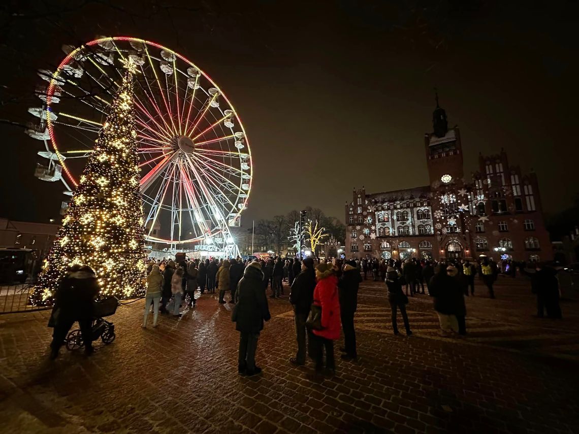 Świąteczne koło w Słupsku już się kręci! Startuje też Jarmark Bożonarodzeniowy