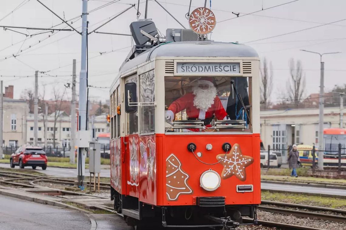 Świąteczny Konstal N znów jeździ po Gdańsku. Sprawdź trasę i godziny! świąteczny tramwaj, Gdansk 2025