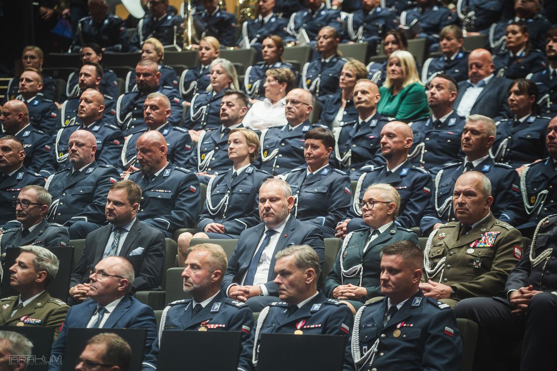 Święto Policji w Gdańsku. Medale, awanse i pamięć o poległych funkcjonariuszach