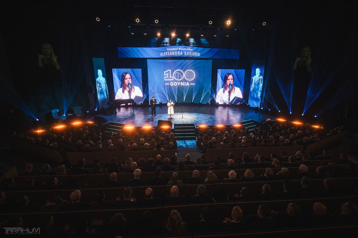 Syn Wojciecha Szczurka krytycznie o władzach Gdyni. „Zapomnieli o moim ojcu” sesja Rady Miasta Gdyni z okazji 100-lecia nadania praw miejskich, Gdynia 2026