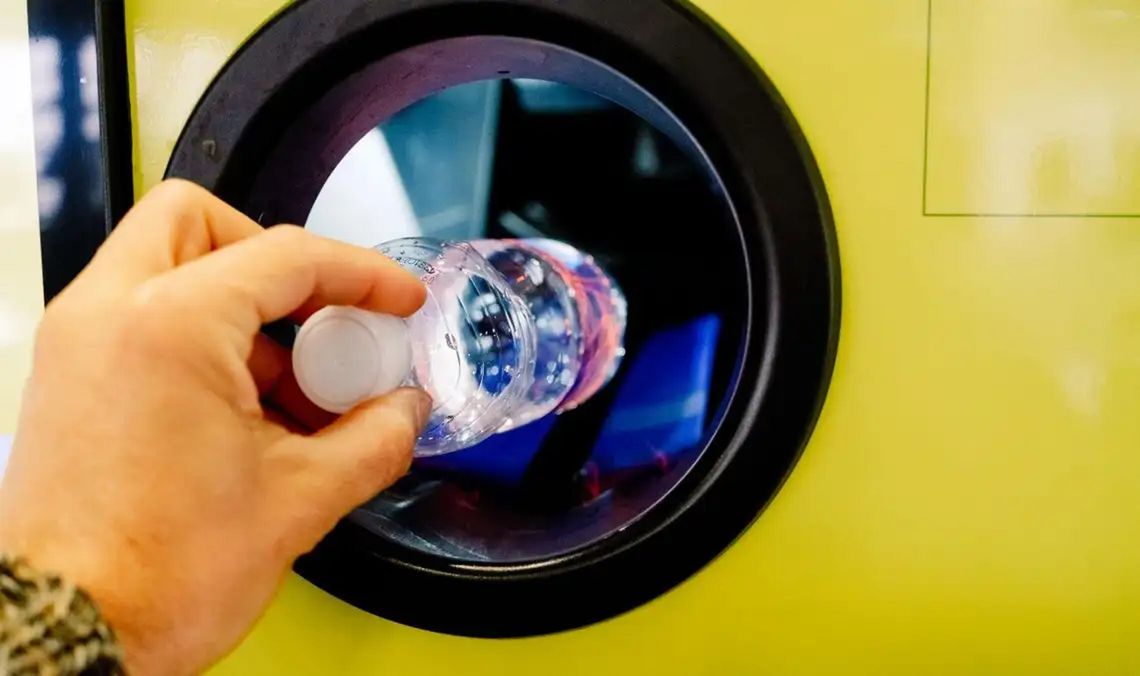 Szklane butelki z kaucją. Już wiadomo, kiedy wejdą do systemu kaucja na szklane butelki, systemt kaucyjny