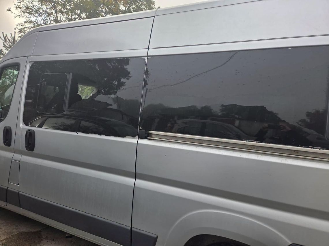 Szkolny autobus ostrzelany w Skarszewach z broni pneumatycznej. Policja szuka sprawców Szkolny autobus ostrzelany w Skarszewach z broni pneumatycznej. Policja szuka sprawców