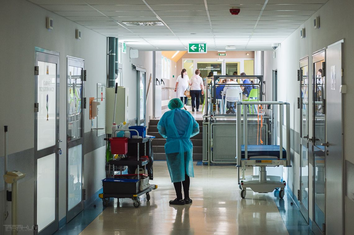 Szpitale zaczynają ograniczać odwiedziny u chorych!