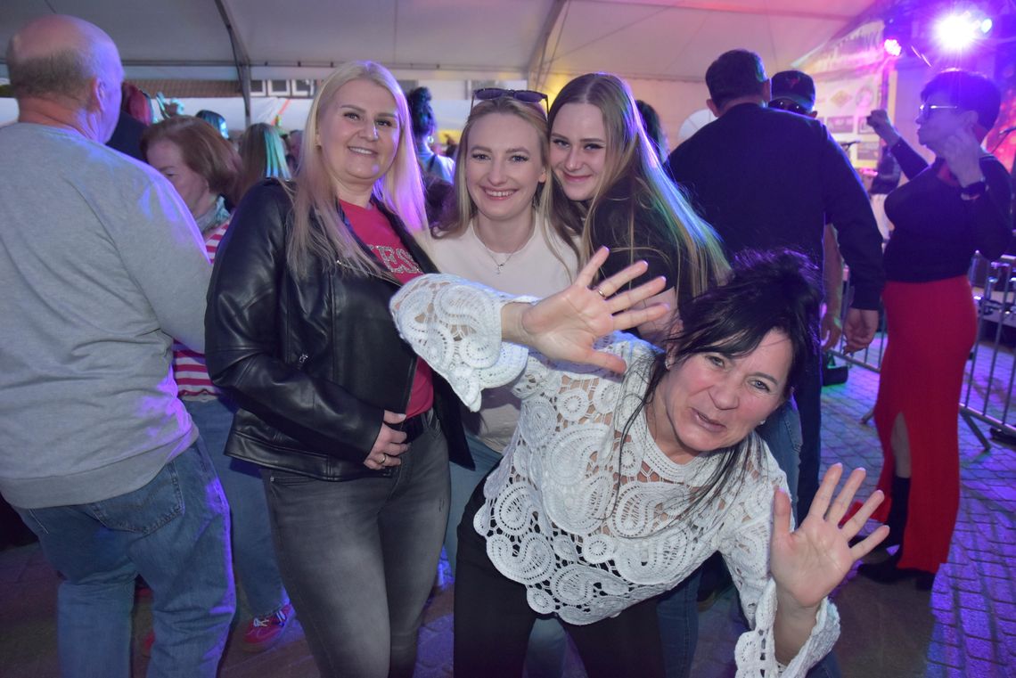 Tłumy mieszkańców i turystów na majówce w Ostrzycach. Królowało disco!