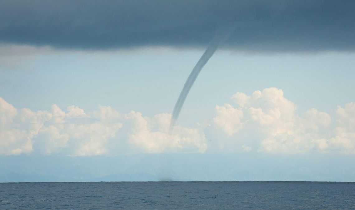 trąba wodna, zdjęcie ilustracyjne