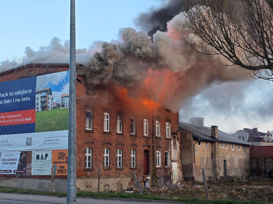 Tragiczny pożar pustostanu w Pucku. Zarzuty dla sprawcy podpalenia