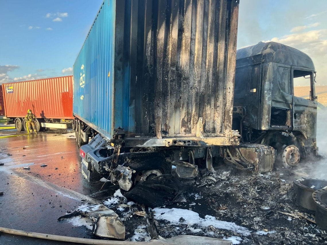 Tragiczny wypadek na autostradzie A1! Nie żyje kierowca, droga zablokowana