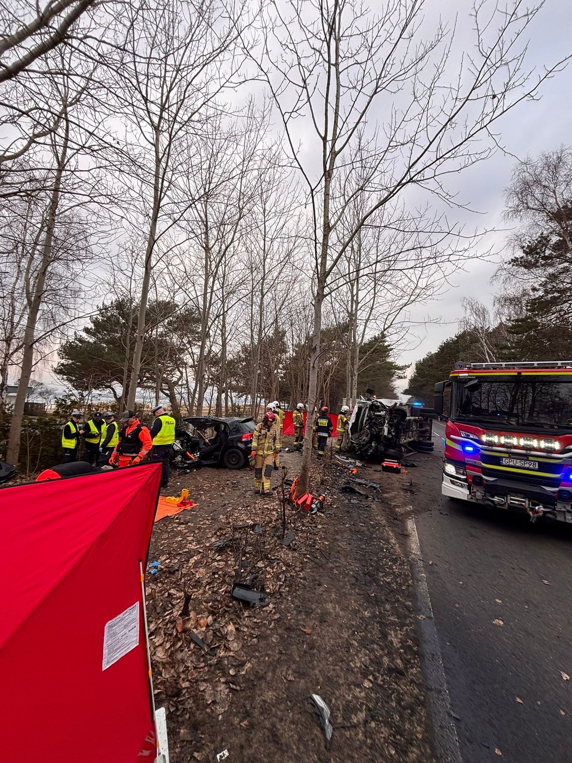 Tragiczny wypadek w Chałupach. Kobieta zginęła w czołowym zderzeniu śmiertelny wypadek w Chałupach