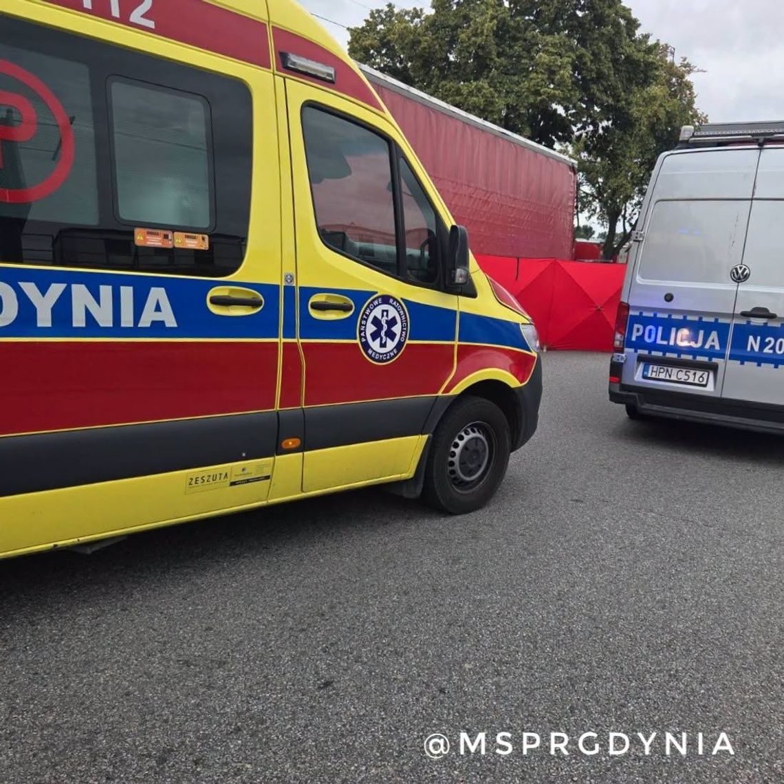 Tragiczny wypadek w Gdyni. Mężczyzna śmiertelnie potrącony przez ciężarówkę Tragiczny wypadek w Gdyni. Mężczyzna śmiertelnie potrącony przez ciężarówkę