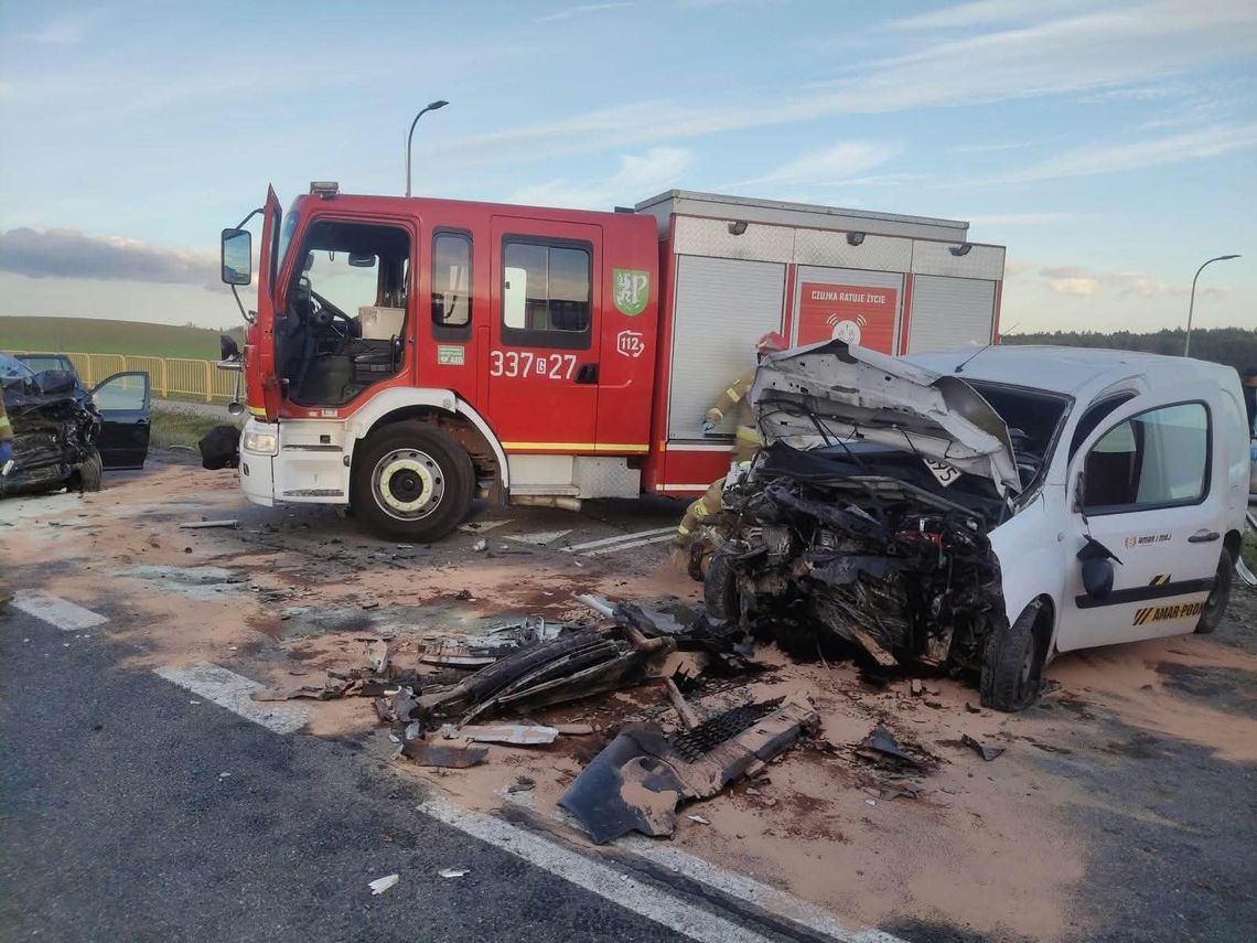 Tragiczny wypadek w Jagatowie. Jedna osoba nie żyje, pięć jest rannych Tragiczny wypadek w Jagatowie. Jedna osoba nie żyje, pięć jest rannych