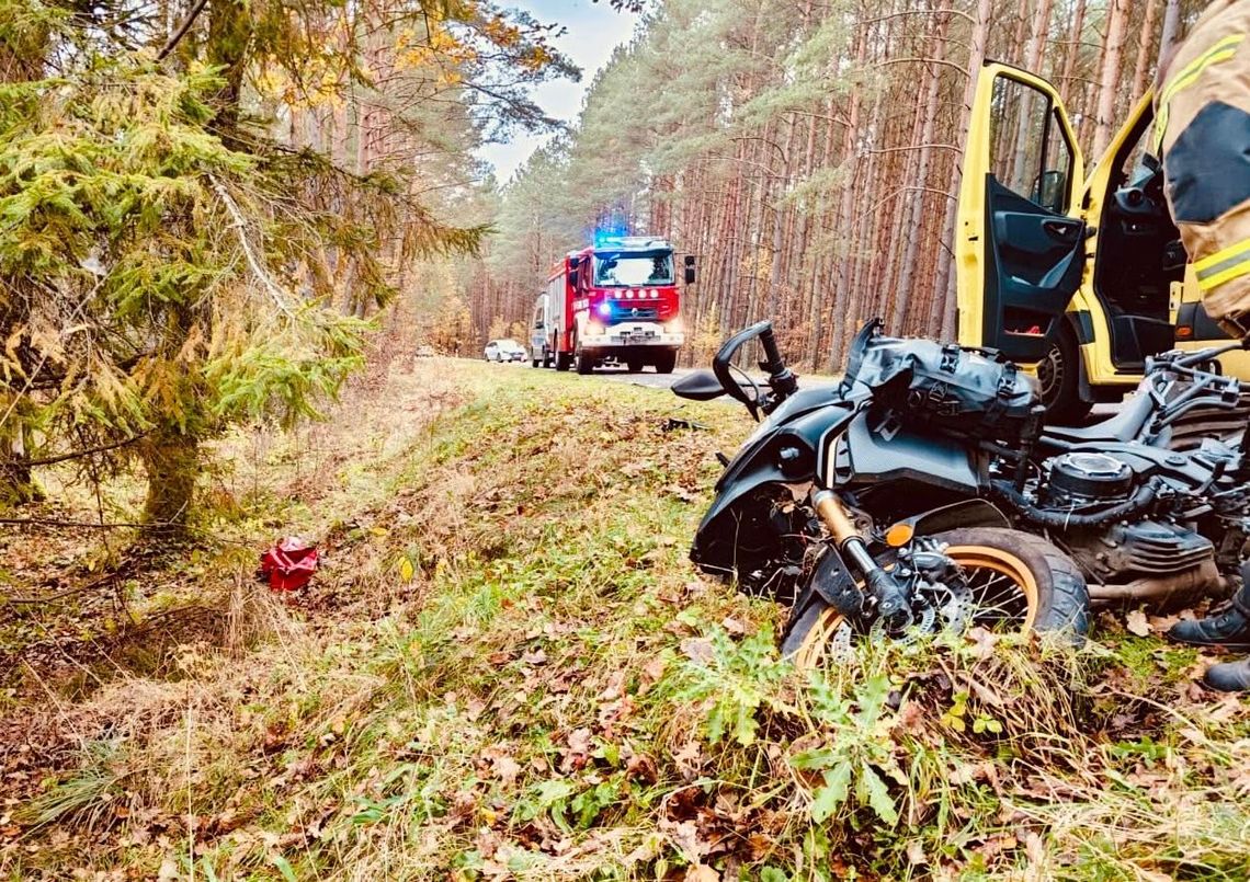 Tragiczny wypadek w powiecie słupskim. Motocyklista zginął po uderzeniu w drzewo