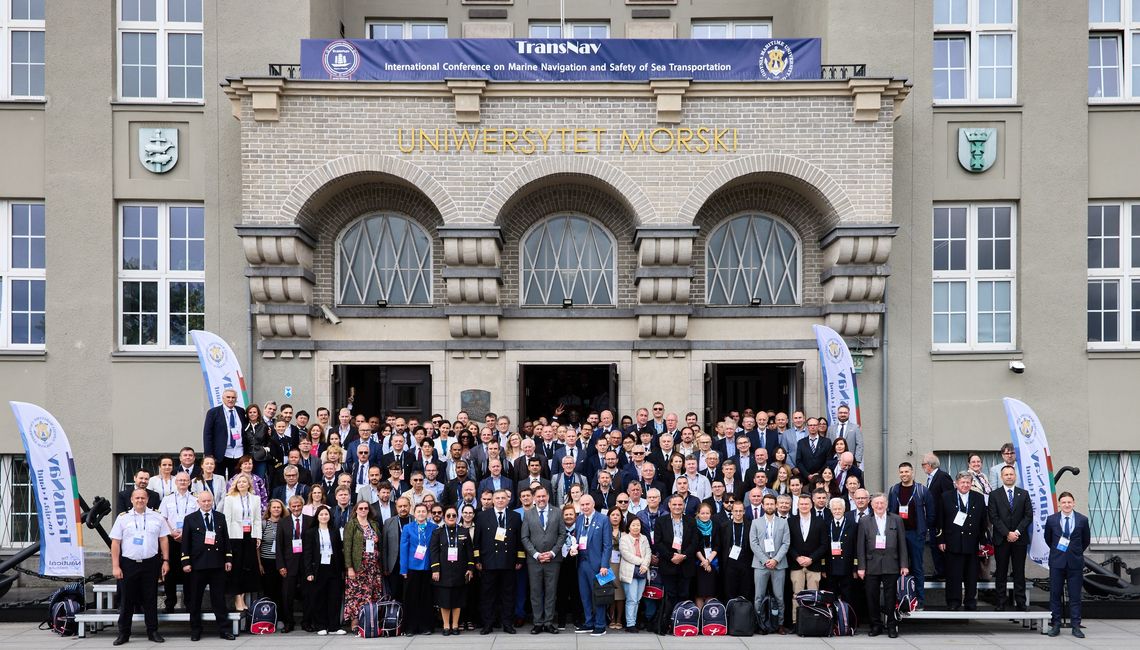 uczestnicy konferencji TransNav 2025 na Uniwersytecie Morskim w Gdyni