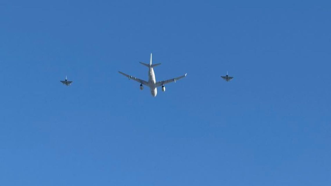 Transportowiec NATO wylądował w Gdańsku. Eskortowały go dwa myśliwce Transportowiec NATO wylądował w Gdańsku. Eskortowały go dwa myśliwce