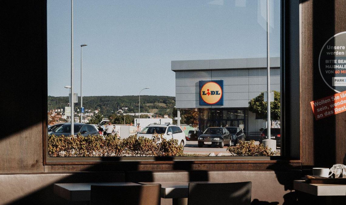 Tropią „produkt polski” w sklepach. Kontrole i wpadka z szynką z Lidla Lidl