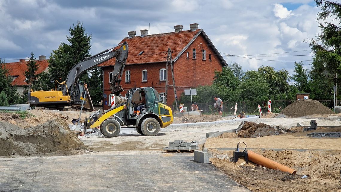 Trwa remont drogi wojewódzkiej w Myślicach. Będzie nowe rondo