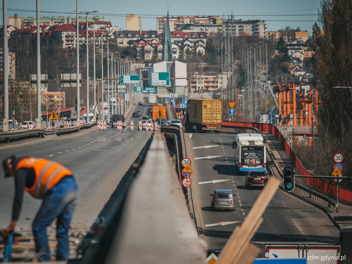 Trwa remont Estakady Kwiatkowskiego. Ponad 57 tys. aut dziennie, ruchem i światłami steruje system Kto steruje ruchem na Estakadzie Kwiatkowskigo? Specjalny system