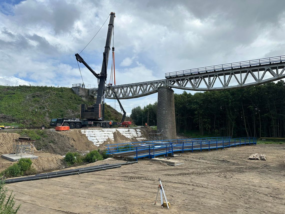 Trwa rozbiórka prawie 100-letniego mostu w Żukowie. Zostanie zachowany jako eksponat