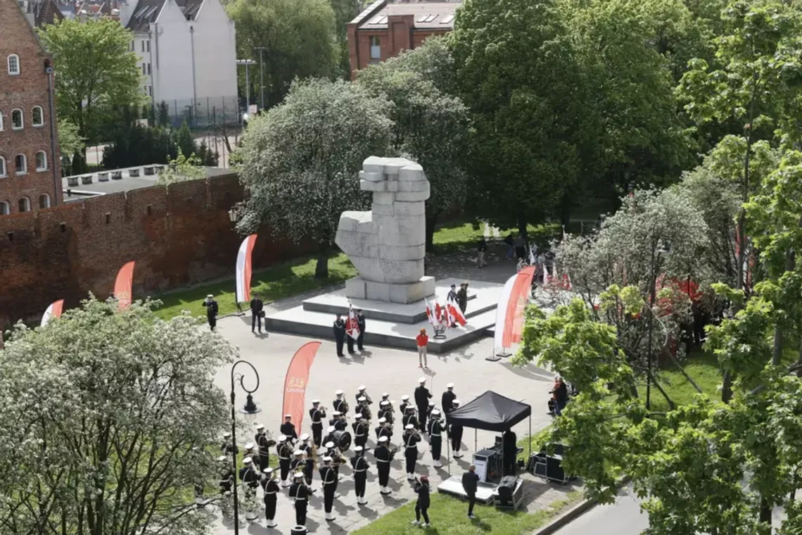 79. rocznica zakończenia II wojny światowej pod pomnikiem „Tym, co za polskość Gdańska”