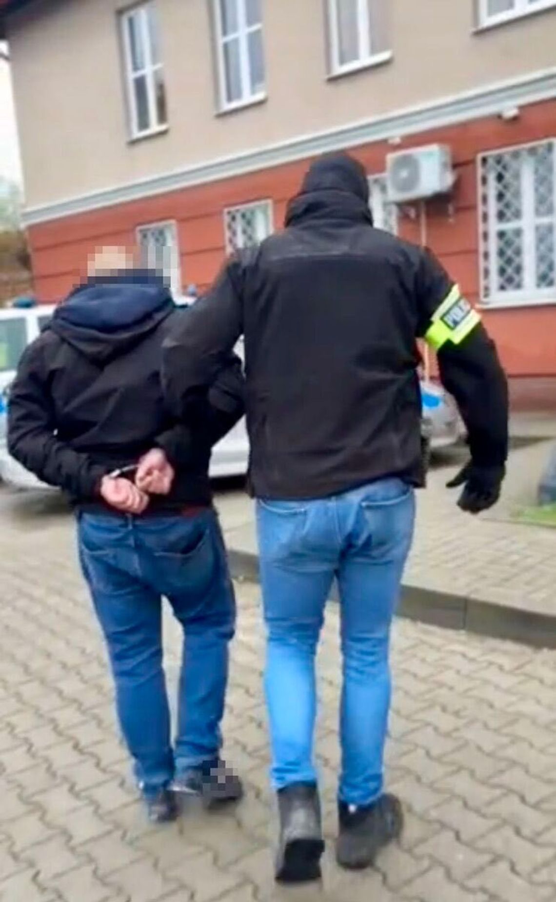 Reda: policja przejęła ponad kilogram nielegalnych substancji i broń Reda: policja przejęła ponad kilogram nielegalnych substancji i broń