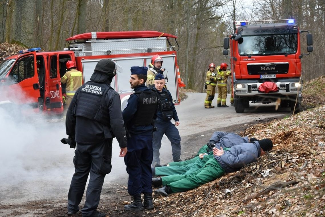 Ucieczka z konwoju i wypadek. Ćwiczenia służb