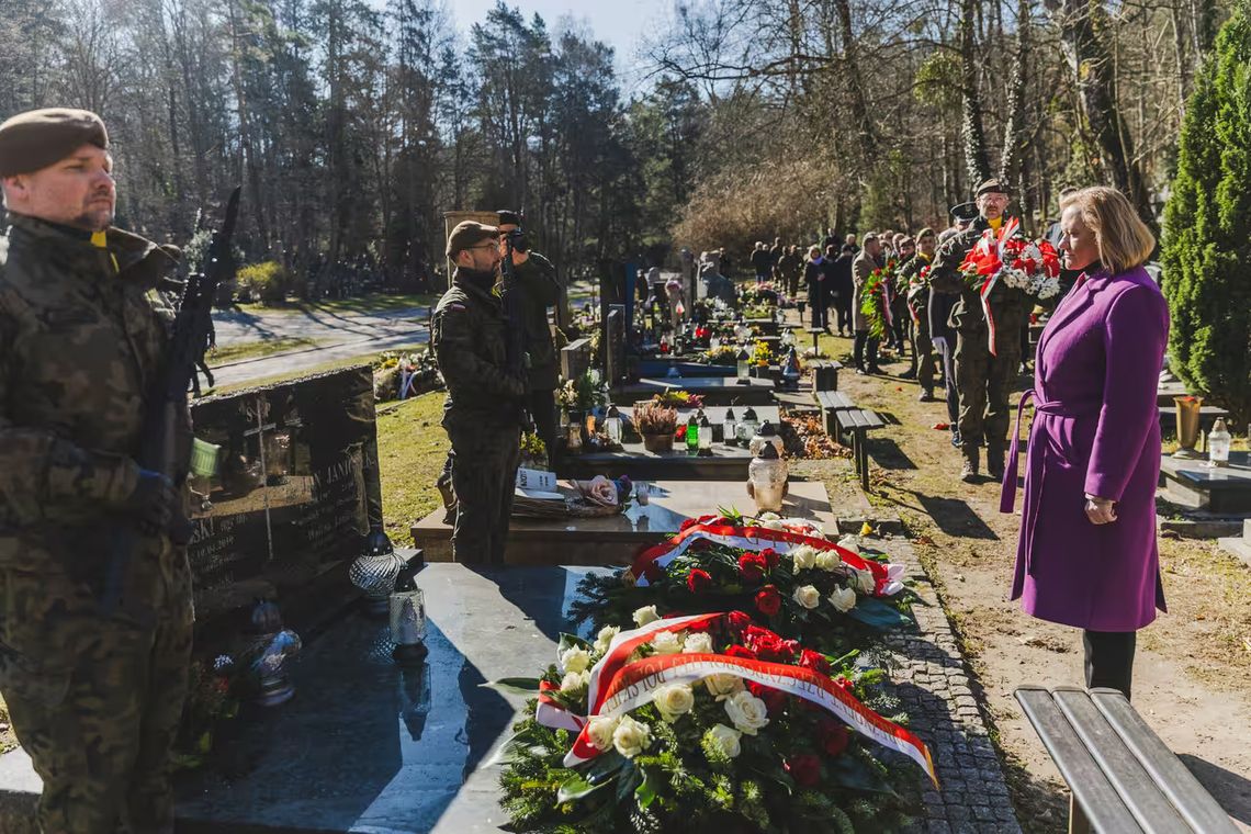 Upamiętnienie ofiar katastrofy smoleńskiej. Uroczystości w Gdańsku, Gdyni i Baninie Upamiętnienie ofiar katastrofy smoleńskiej. Uroczystości w Gdańsku, Gdyni i Baninie