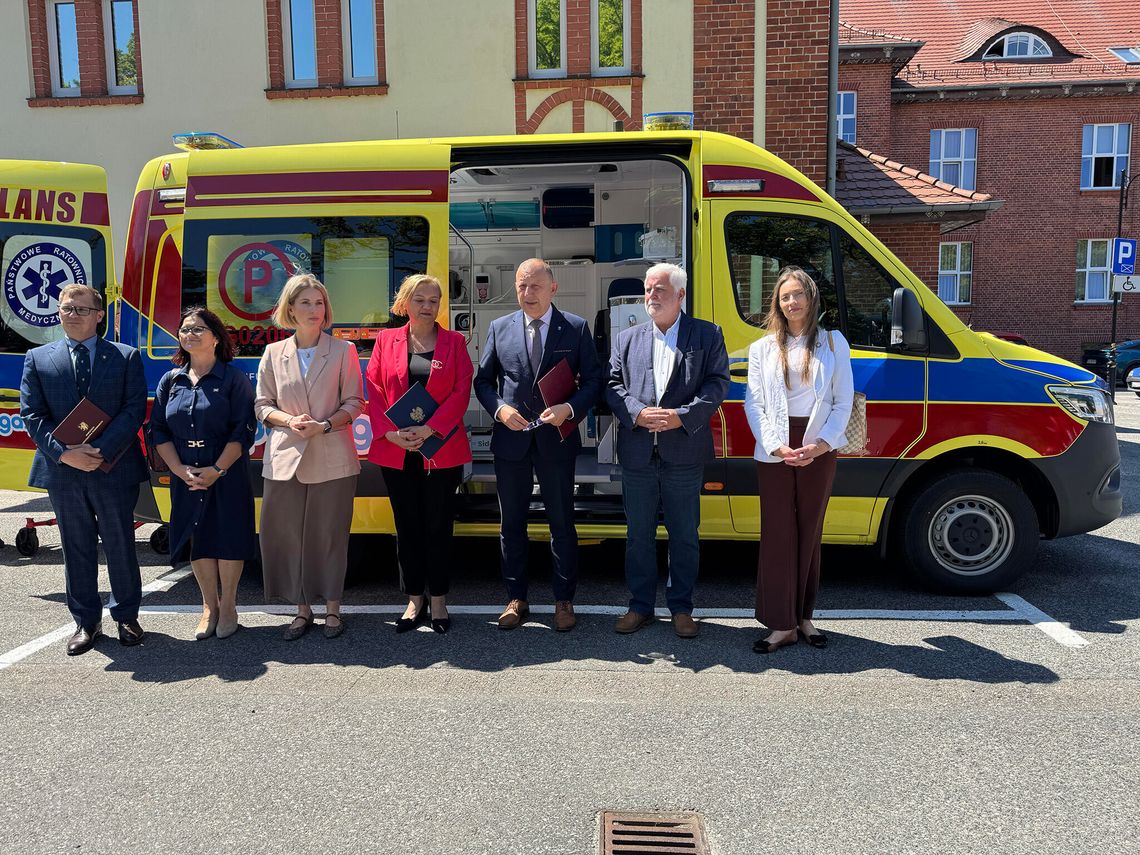 Ustka dostała nowoczesną karetkę. Jest szansa, że zostanie w mieście na stałe karetka pogotowia w Ustce, Ustka,