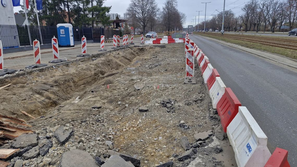 Zwężenie jezdni na al. Hallera. Utrudnienia dla kierowców nawet przez 3 miesiące