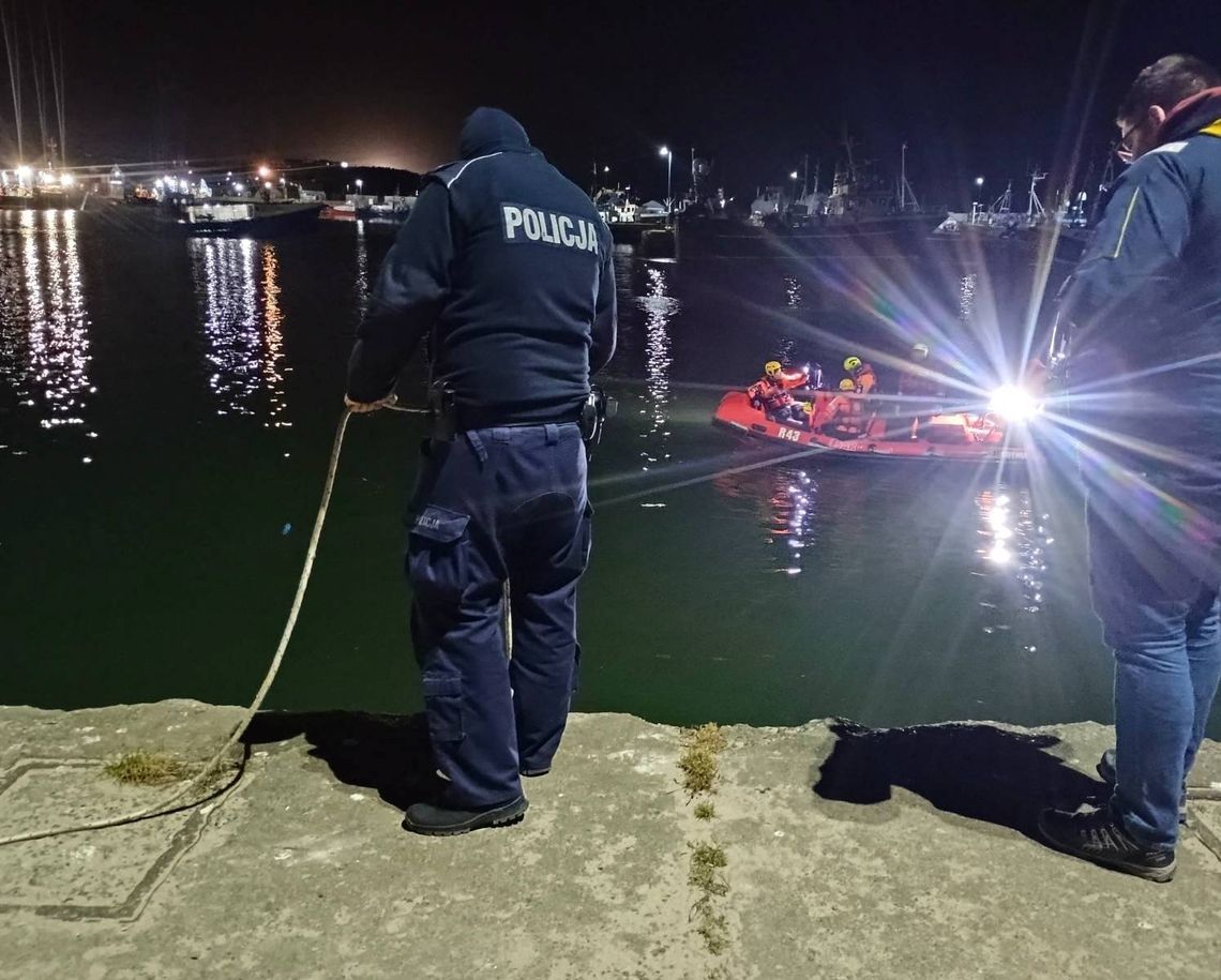 Zwłoki w basenie portowym we Władysławowie. Policja ustala tożsamość mężczyzny