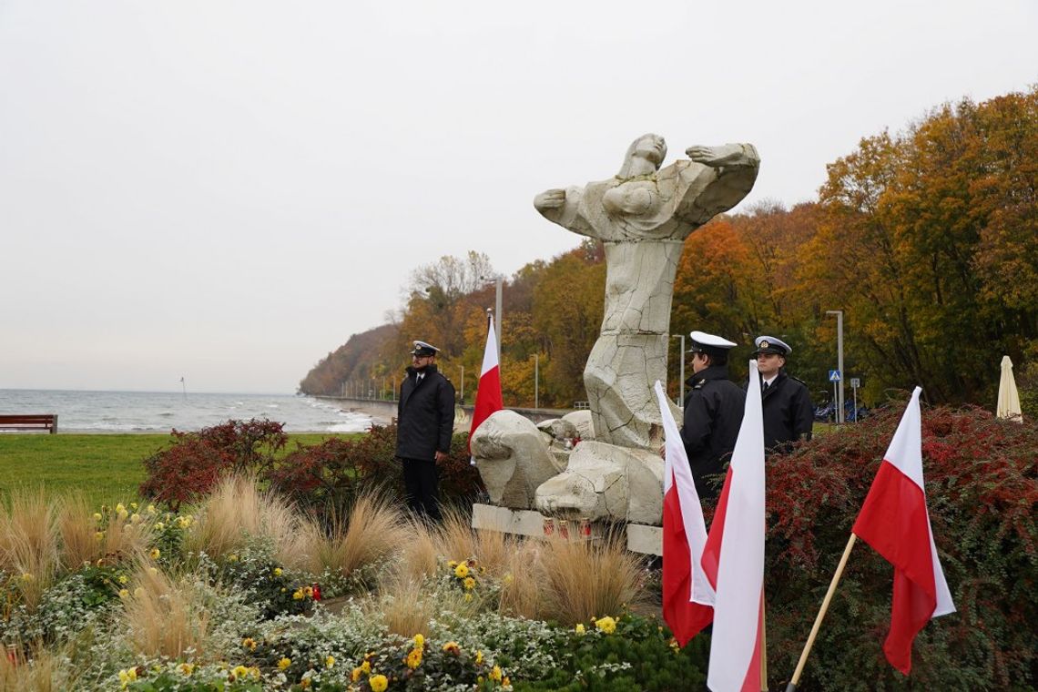 W Gdyni oddano hołd marynarzom, którzy nie wrócili z morza W Gdyni oddano hołd marynarzom, którzy nie wrócili z morza