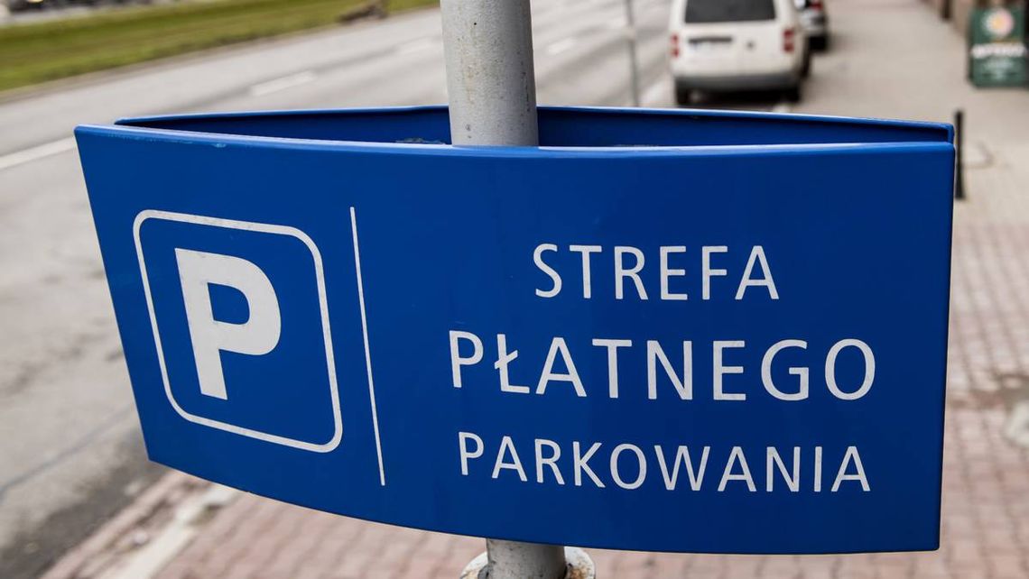 Strefa płatnego parkowania w Krynicy Morskiej 2025. Opłaty, ulice, zasady
