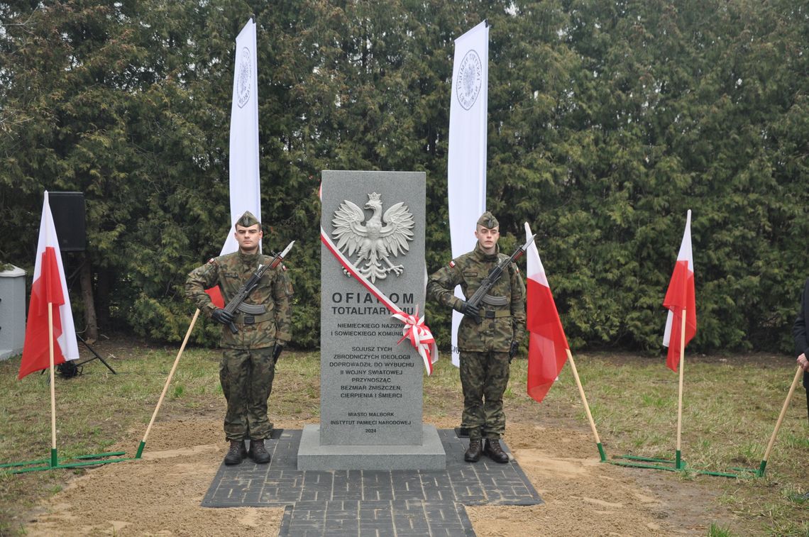 W miejscu pomnika żołnierzy Armii Czerwonej odsłonięto pomnik ofiar totalitaryzmów 