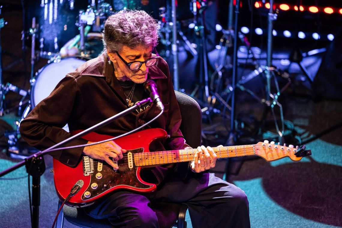 Vinicius Cantuária.