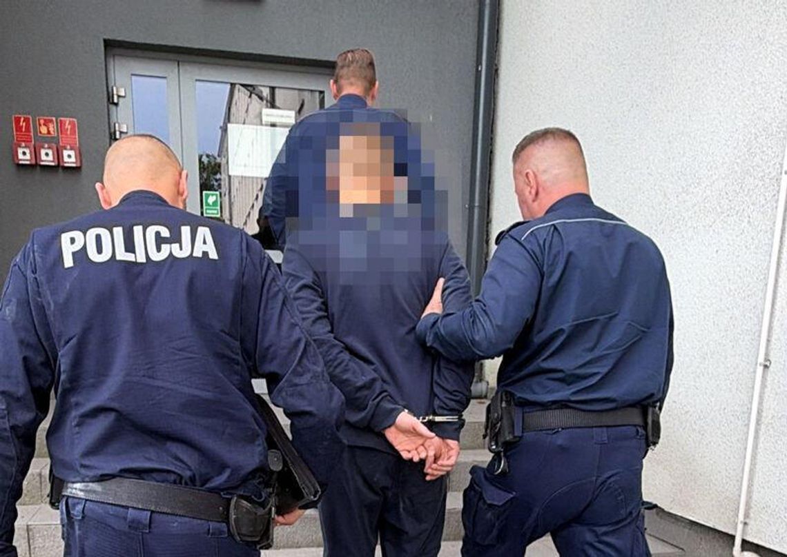 Wejherowo: Mefedron, haszysz i 21 roślin konopi. W mieszkaniu była również broń Wejherowo: Mefedron, haszysz i 21 roślin konopi. W mieszkaniu była również broń