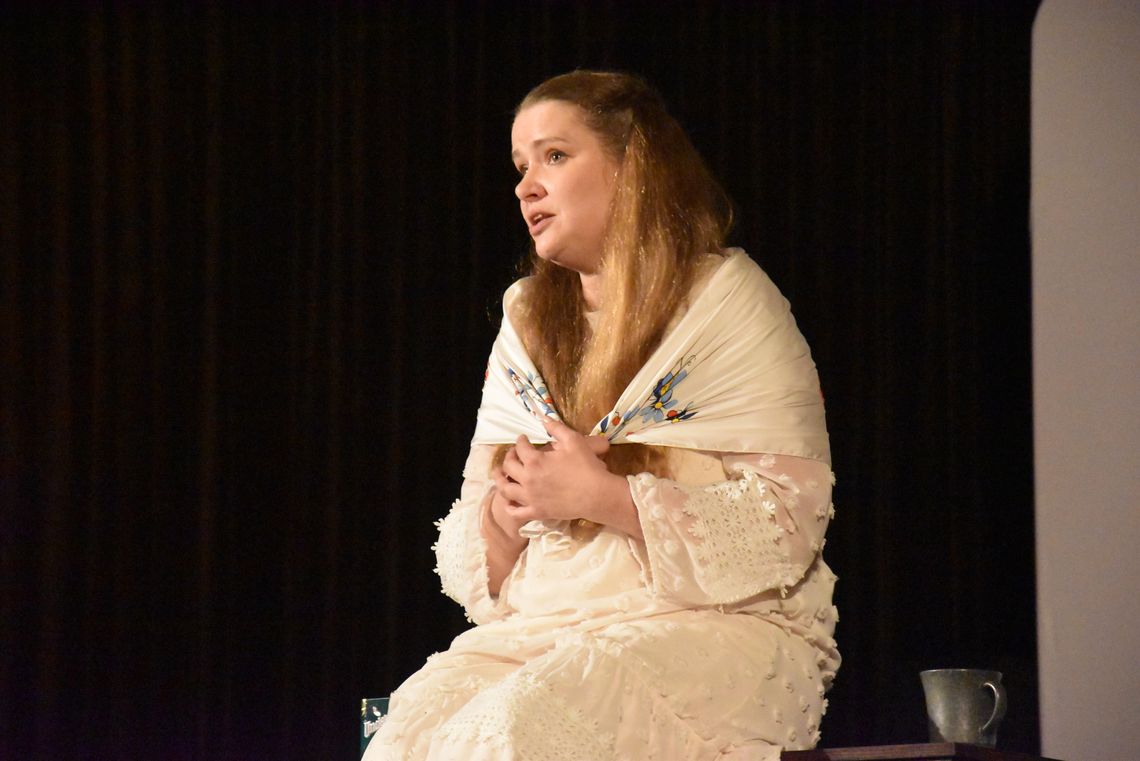 „Welewetka” Stasi Budzisz ożyła w teatralnej odsłonie, krok po kroku odsłaniając trudną historię