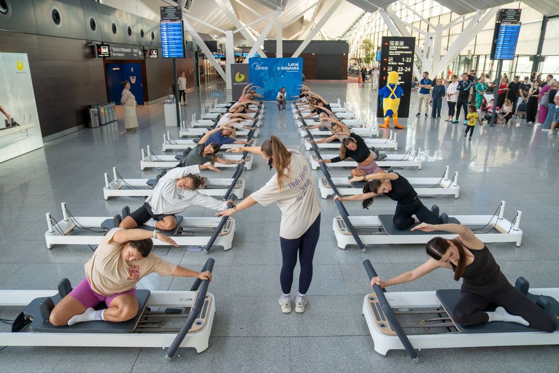 Pilates na lotnisku w Gdańsku. Niezwykły trening w terminalu pasażerskim Pilates na lotnisku w Gdańsku. Niezwykły trening w terminalu pasażerskim
