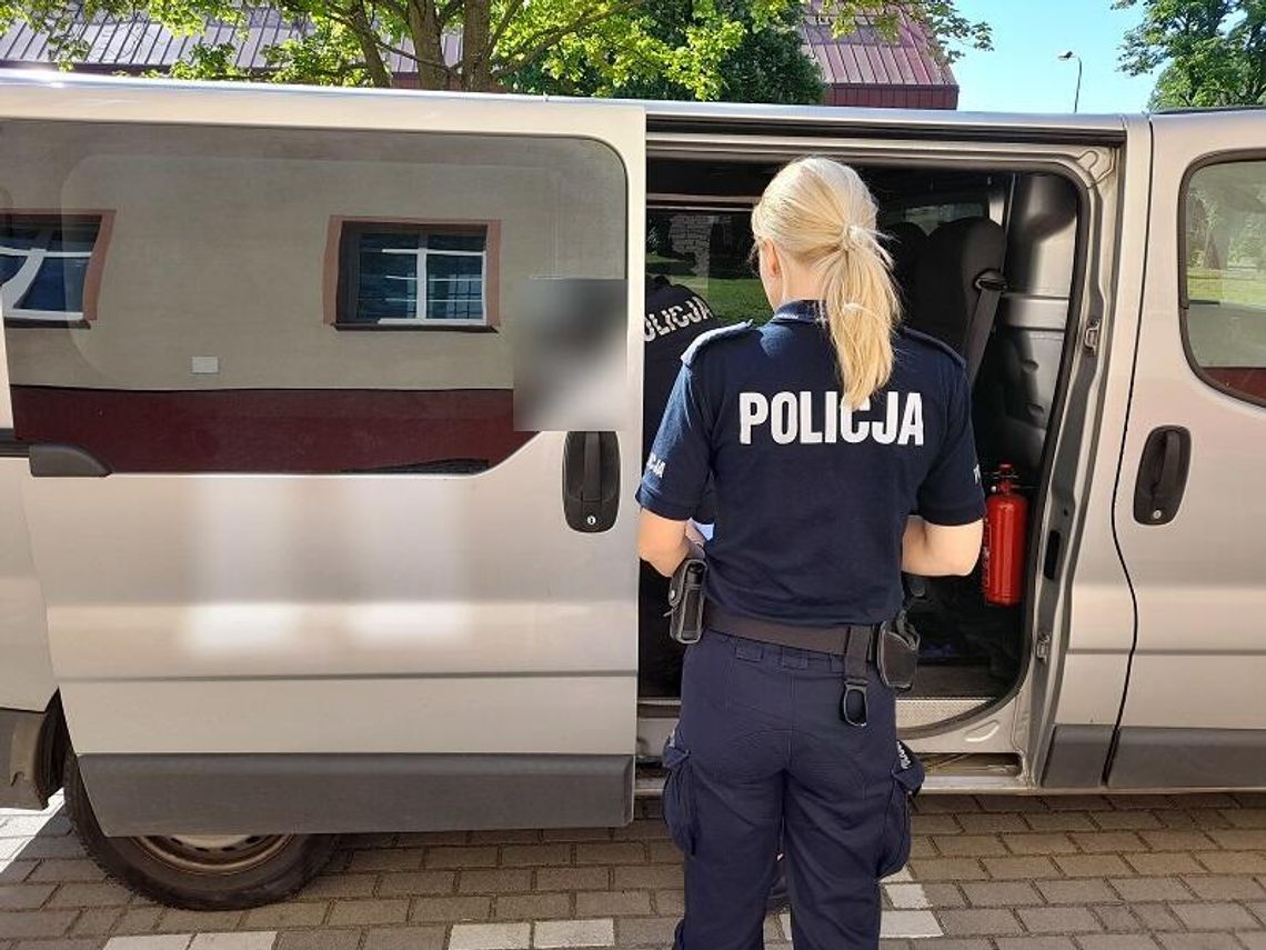 Wezwał policję, bo kazano mu opuścić mieszkanie. Teraz zamieszka w celi Lębork: Wezwał policję, bo kazano mu opuścić mieszkanie. Teraz zamieszka w celi