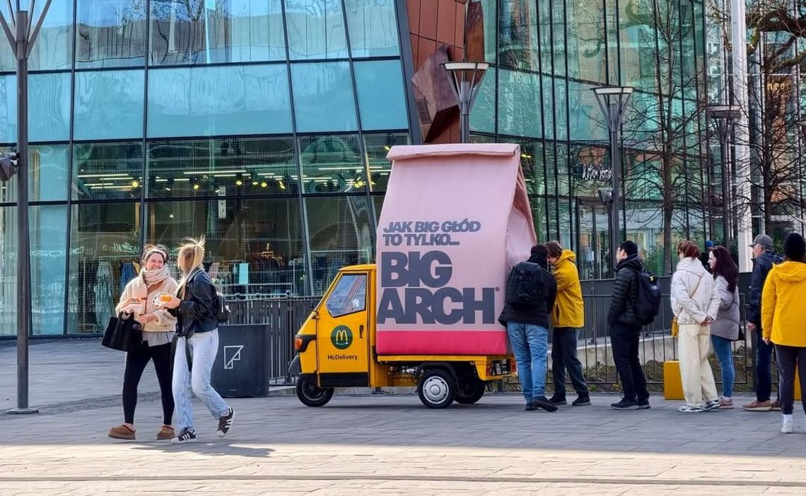 Wielka torba McDonald’s w centrum Gdańska. Co kryje? Znamy odpowiedź