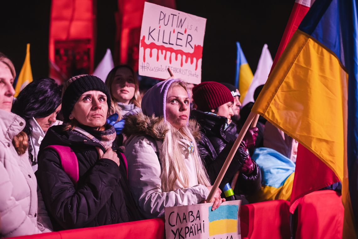 Wielki wiec solidarności z Ukrainą! Tłumy pod Pomnikiem Poległych Stoczniowców