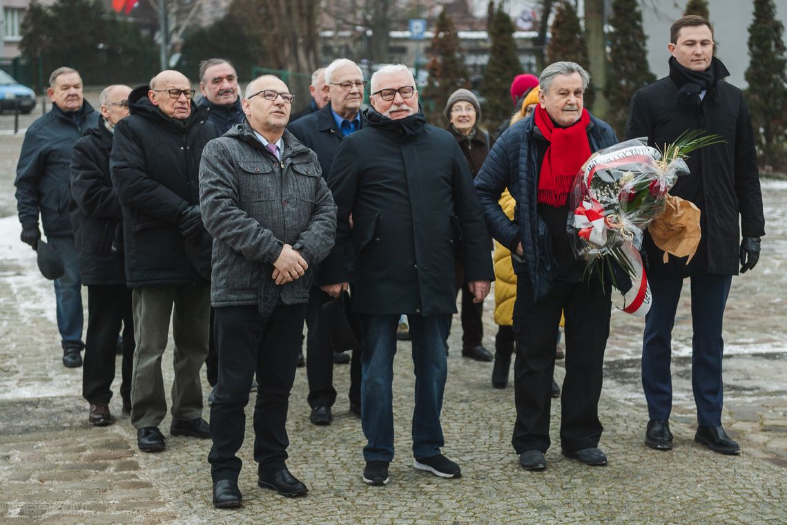 Wieńce i znicze w hołdzie ofiar Grudnia '70