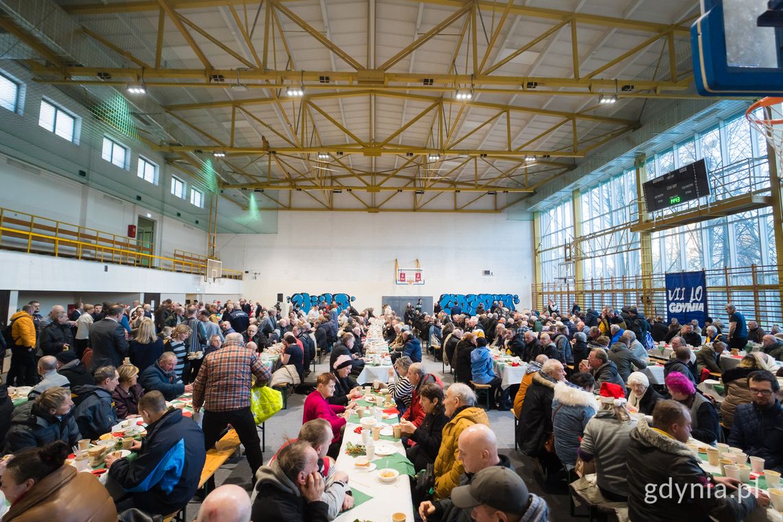 Wigilia dla potrzebujących w Gdyni. Prawie 600 osób przy wspólnym stole
