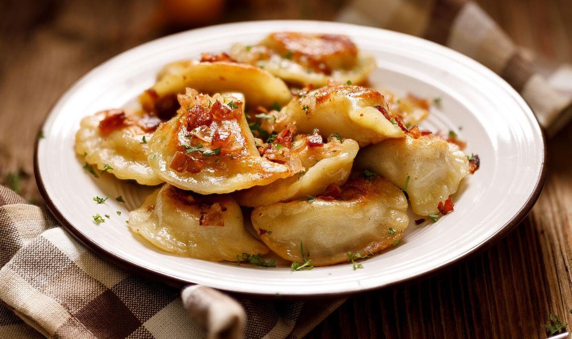 Wigilijne pierogi i uszka na wynos. Tak Polacy skracają sobie przygotowania do świąt Wigilijne pierogi i uszka na wynos. Tak Polacy skracają sobie przygotowania do świąt