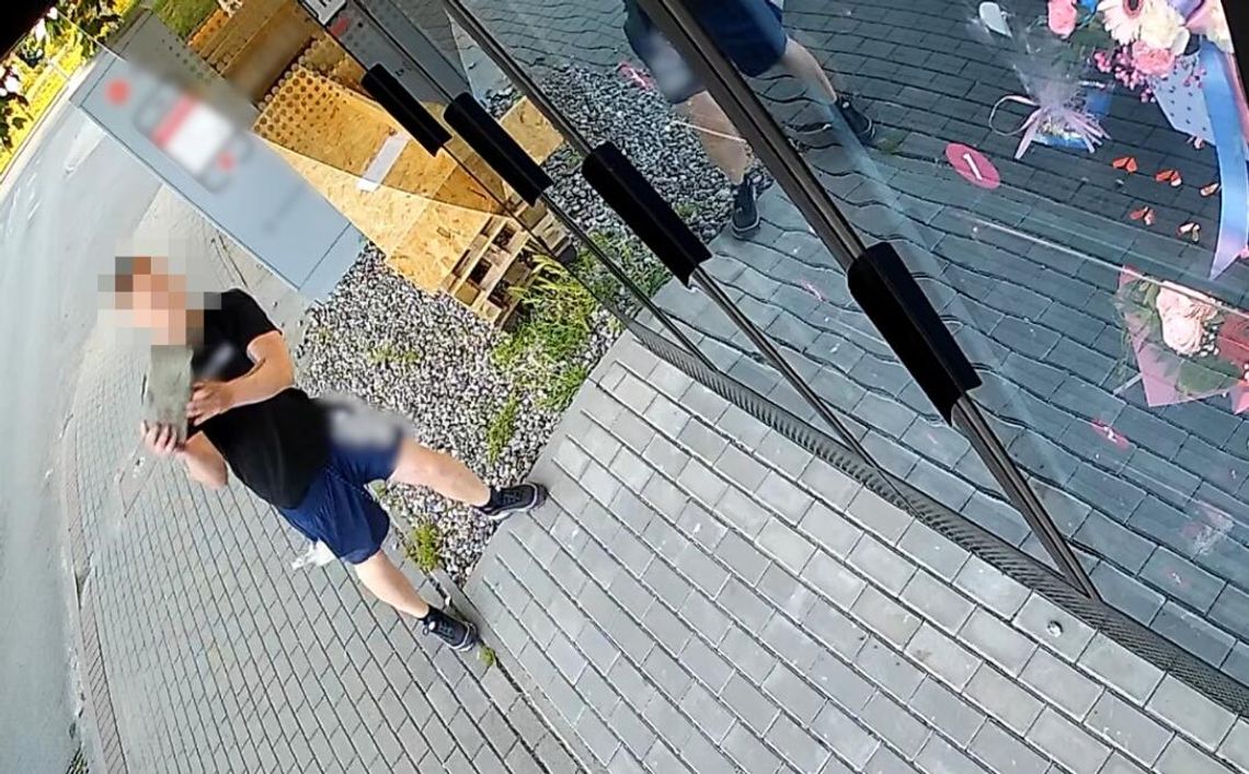 Włamanie do kwiatomatu i... prosto za kratki. 28-latek był poszukiwany dwoma listami gończymi Włamanie do kwiatomatu i... prosto za kratki. 28-latek był poszukiwany dwoma listami gończymi