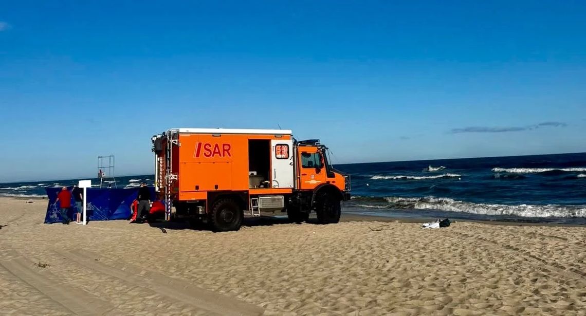 Tragiczny wypadek w Sztutowie! Fala porwała spacerującą 69-letnią kobietę