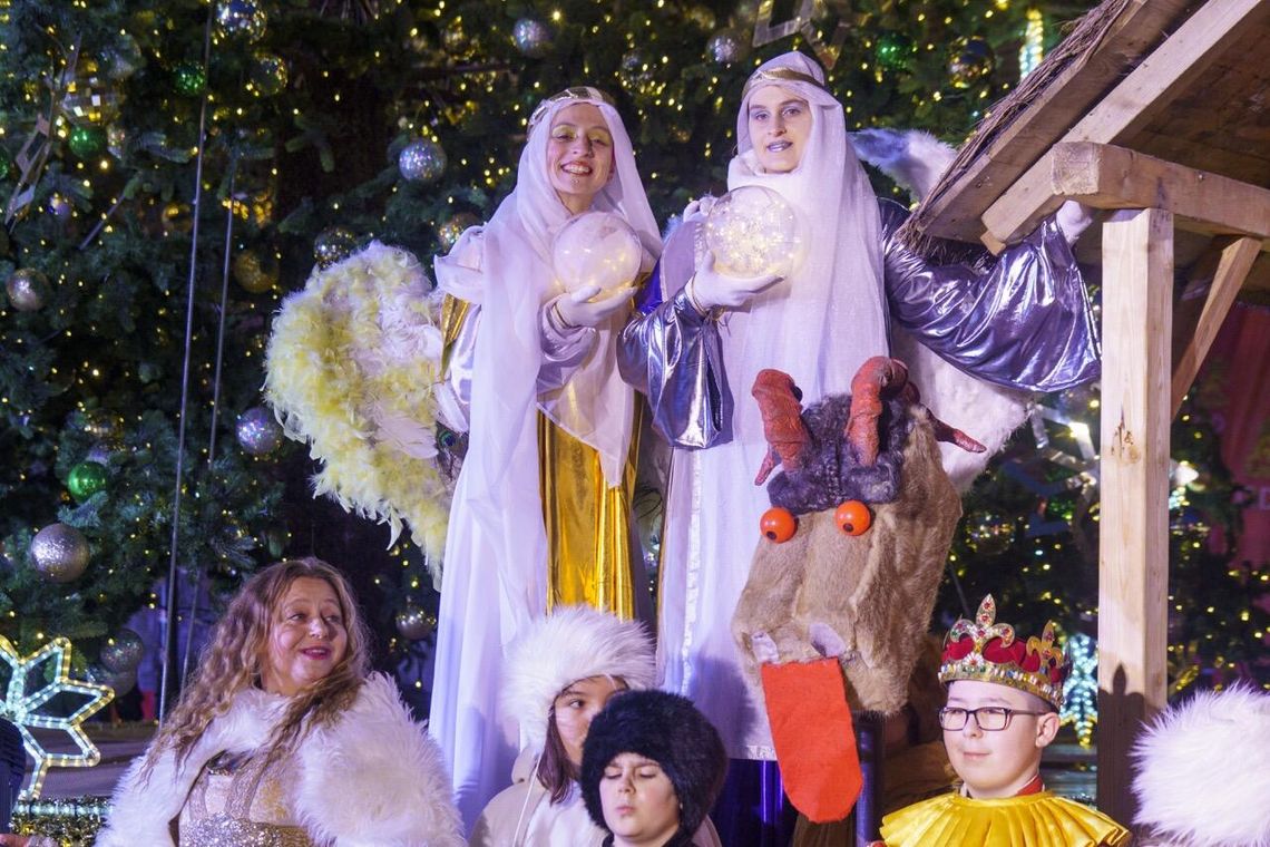 Wspólna Gdańska Wigilia na Długim Targu. Były życzenia, dzielenie się opłatkiem i kolędy