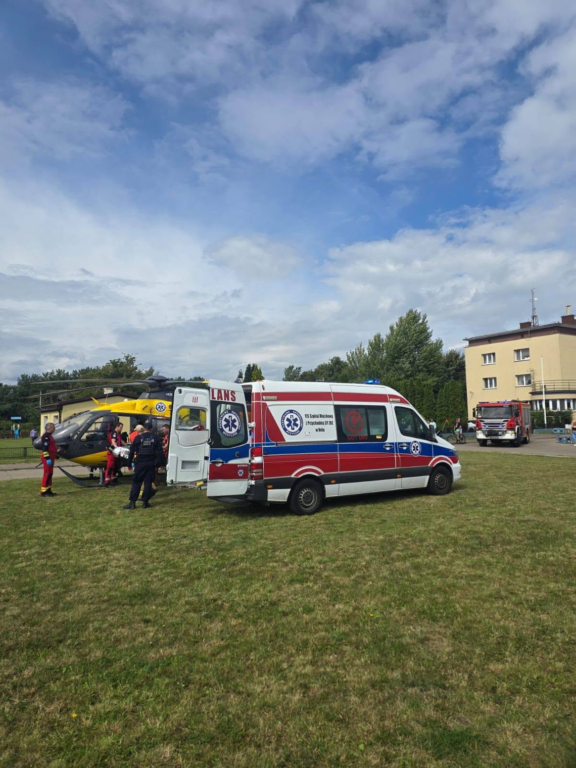 Wybuch silnika na kutrze w porcie w Jastarni! Dwie osoby ciężko ranne, lądowało LPR wybuch silnika na kutrze, Jastarnia