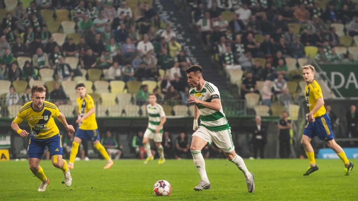 Przed kibicami mecze Arki i Lechii. Wyjazdowe starcia przed derbami Przed kibicami mecze Arki i Lechii. Wyjazdowe starcia przed derbami