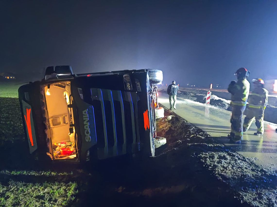 Wypadek koło Kończewic! Wywróciła się ciężarówka, poważne utrudnienia w ruchu