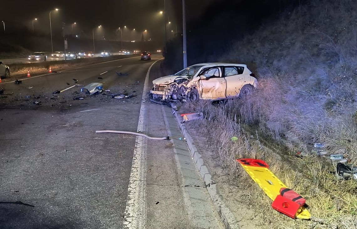 Wypadek na Armii Krajowej w Gdańsku. Droga w kierunku Jasienia zamknięta Wypadek na Armii Krajowej w Gdańsku. Droga w kierunku Jasienia zamknięta